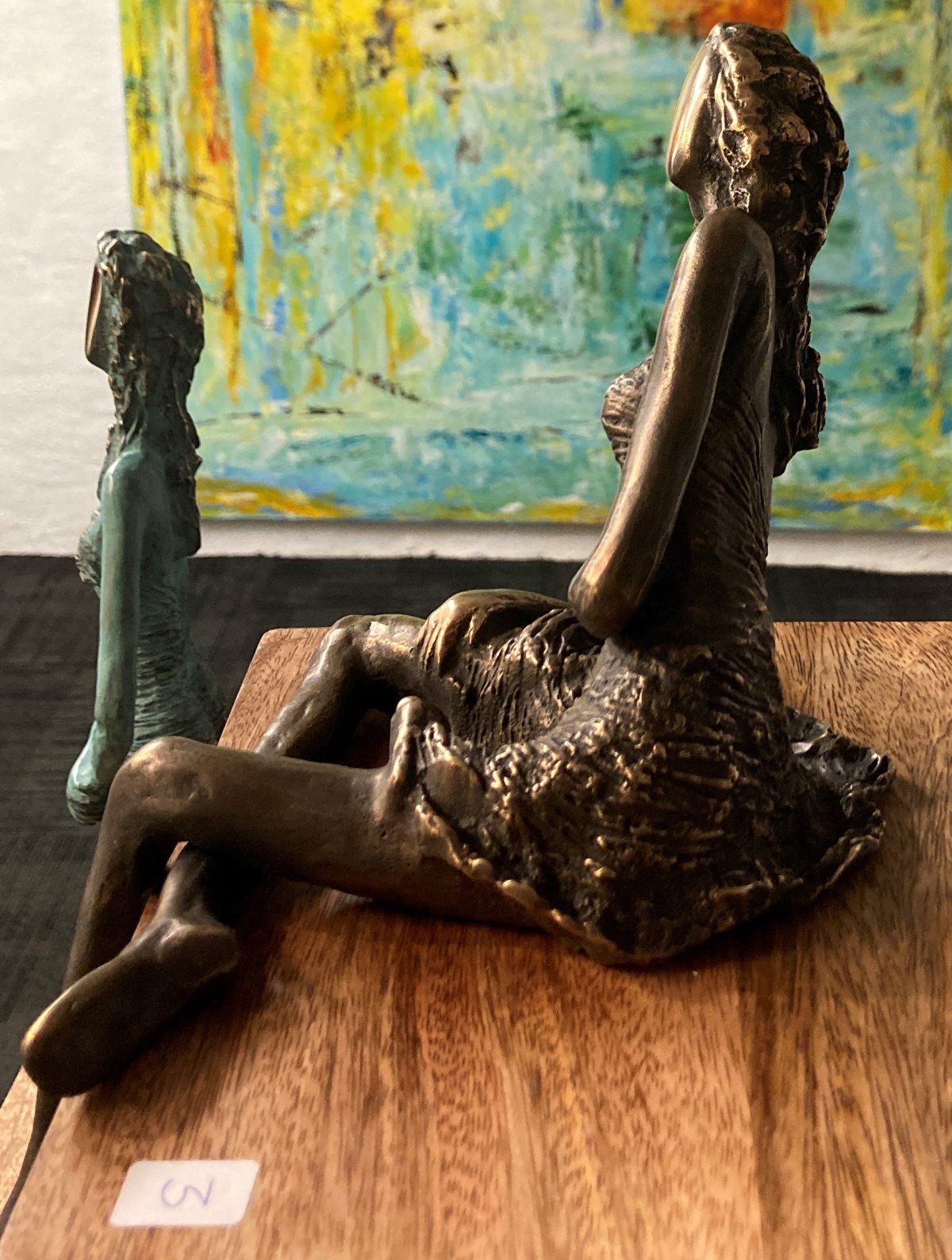 kølig hundehvalp Gurgle 3. Helle Bang massiv bronzeskulptur 2/8 brun 30x15cm, ung kvinde - Skulptur  i bronze - Kunstgalleri
