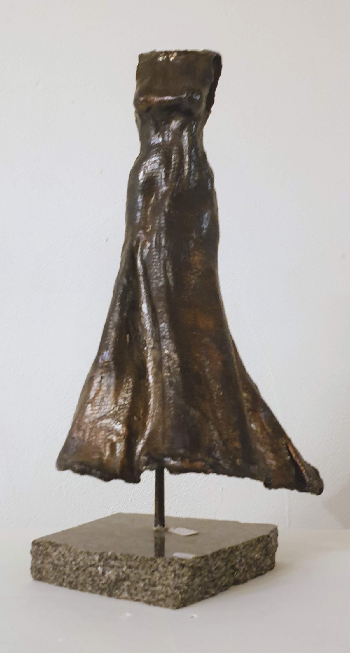 konkurs Dental Udråbstegn 30. Jens Galschiøt Sissel, skulptur i kobber 7/20 af Jens Galschiøt, 38x19  cm - Skulptur i kobber - Kunstgalleri